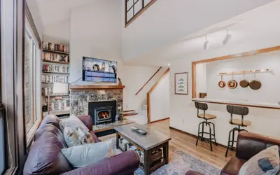 55SW - Fireplace - D/W - W/D - Wi-Fi - Sleeps 4