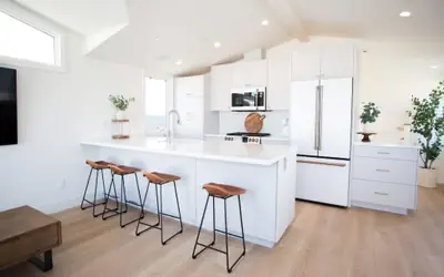 New Chic Remodel w/ Rooftop Deck: 123 30th B