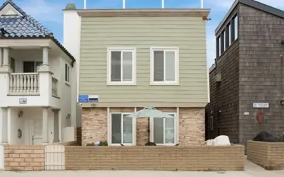 Rooftop Deck With Ocean Views. 4 Car Parking:114