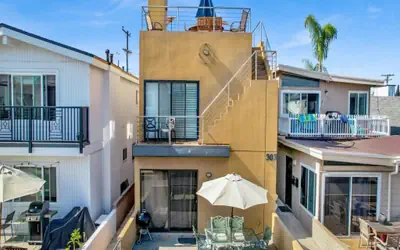 Value 3bdr, 3 blocks to the Beach: 303 35th A