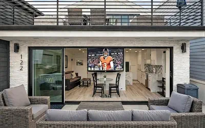 Gorgeous + Modern Oasis w/ Huge Front Patio