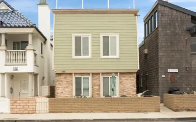 Rooftop Deck w/ Ocean View. 4 houses to sand:114