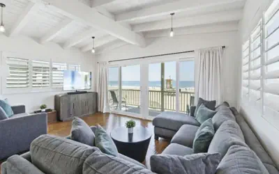 Beachfront Bungalow w/ Stunning Ocean Views: 3600