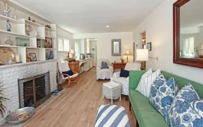 1009 W Bay | Quaint Cottage Steps to Sand