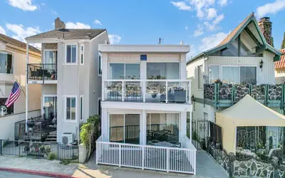 Amazing Views of Bay Beach and Marina Park:1807