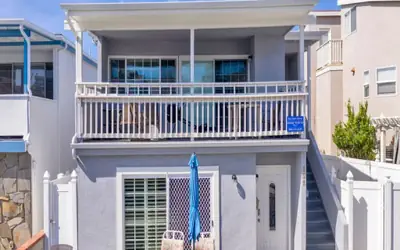 Heart of the Peninsula w/Front Patio. Steps to