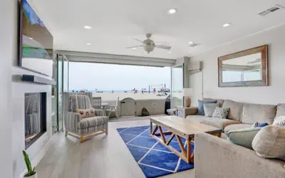 3 Story Oceanfront w/ Incredible View + Hot Tub