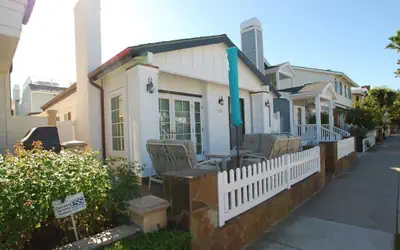 Charming 2bdr + Studio in Exclusive Peninsula