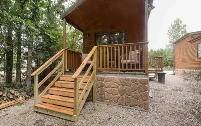 #9 Toronto Lake Cabin  ~ Fish Swim Walk to Water