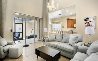 Beautiful 5 Bed Pool Home in Reunion