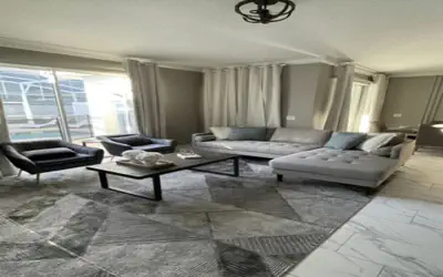 Relaxing 4 Bed Town Home with Splash Pool