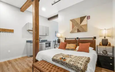 Unit 220: The Outlaws - Pet Friendly Studio w/ King Size Bed