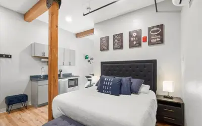 Unit 320: The Press Box - Premium King Bed!