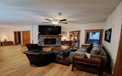 Beautiful 2BR in River Run - Kids Ski Free!