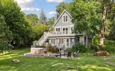 Lakefront Retreat: Sauna, Hot Tub, Firepit & More