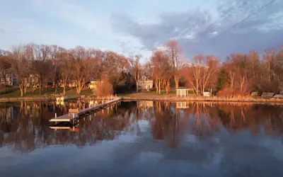 Lakefront Retreat: Sauna, Hot Tub, Firepit & More