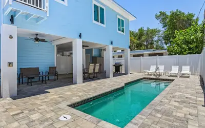 146 Beach Time: Saltwater Pool, Walk to Beach!