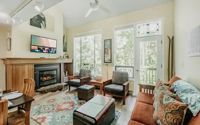 82SW - Fireplace - Pets OK - Wi-Fi - Kitchen - Sleeps 4