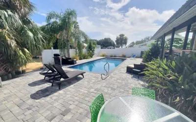 All Decked Out - 4 Beds, Pool & Pets Welcome