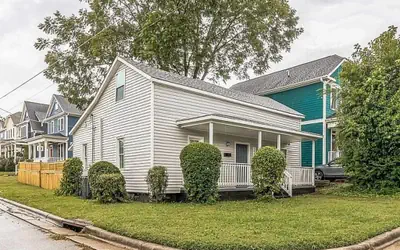 Quiet Family Home - Downtown, Pet Friendly, 4 Beds