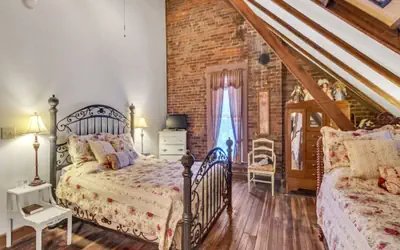 ​Dickinson Room at Main Street Bed & Breakfast