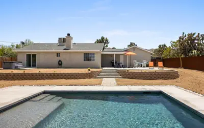 Bonanza in the Desert - Pool & Grill