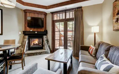 Luxury 1 Bedroom Condo with Slopeside View