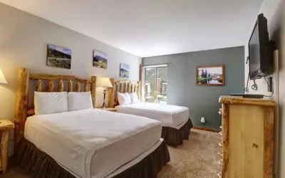 BE306A Bridge End Hotel Room