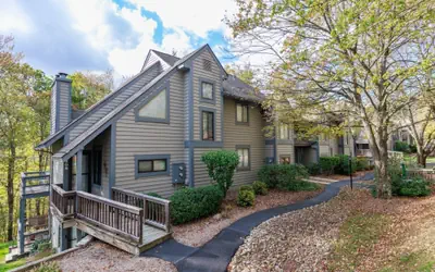 Seven Springs Resort 1BR condo, shuttle to slopes!