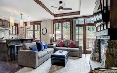 Luxury 4 Bedroom Condo on Peak 8