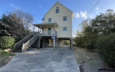 ISLAND DREAMING RETREAT