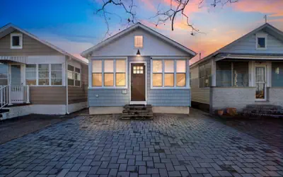 Cozy 3BR Retreat, Four Blocks to Beach & Boardwalk