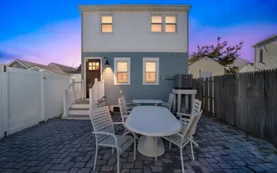 Charming 2-BR Home, 4 Blocks to the Boardwalk
