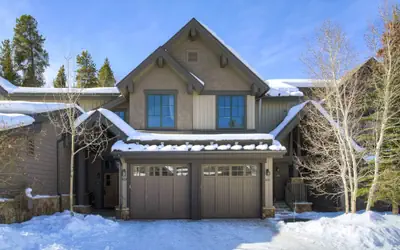 Spacious Upstairs Townhome with Private Garage