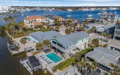 265 Primo - Canal Front