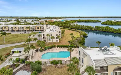 Bay Village 126: Bayfront 2BR Condo w/Balcony