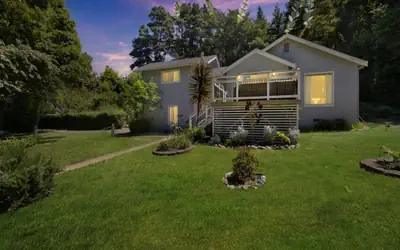 Charming Pet Friendly Coastal Getaway