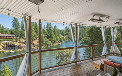 Water's Edge - Gorgeous Water Views!