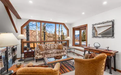 Poolside Townhome Residence 14 with Serene Views