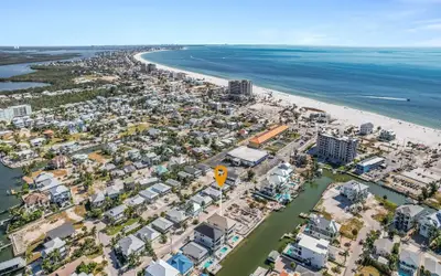 261/265 Canal Estates: 12BR, Pools & Spas, Water Views