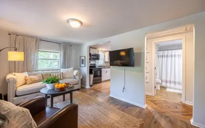 Downtown Bungalow < Less than 1.5 Miles to UGA!