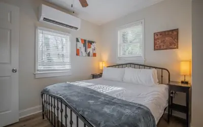 Cara's Cottage - 2 miles from Sanford Stadium