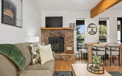 HNC0658 - Modern Alpine Escape