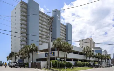 1008 Waters Edge Resort