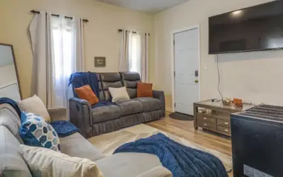 Cozy Adventure Filled Escape Free parking