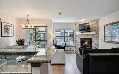 Steps to Mountain & Main St- 1 Bedroom