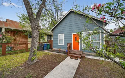 Minutes from Alamodome, RiverWalk, Pearl and HBGCC