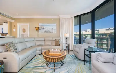 Phoenix on the Bay 1511