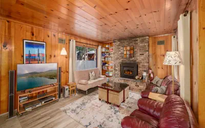 Al Tahoe Cabin-Vintage Meets Modern  920SF