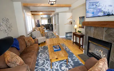 Charming Family Retreat with New Hot Tub, Walk to Main Street & Transit Center 470